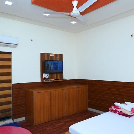 P P Lodging Pune Exterior foto